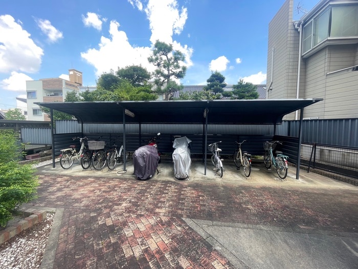 物件外観写真2　(駐輪場)
