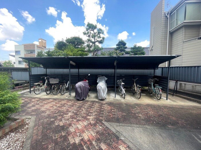 物件外観写真2　(駐輪場)