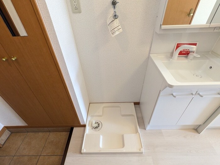 物件内観写真11　(洗濯機置場)