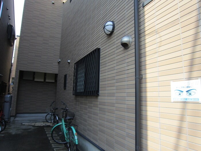 物件外観写真4　(エントランス部分)