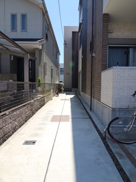 物件外観写真2　(エントランス部分)