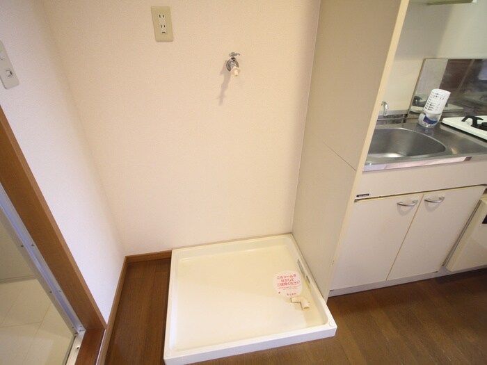 物件内観写真14　(洗濯機置場)