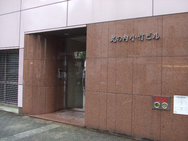 物件外観写真4　(エントランス部分)