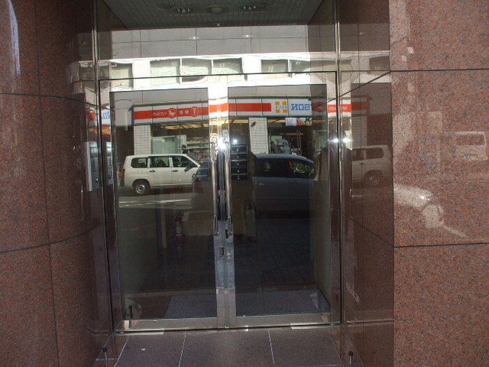 物件外観写真5　(エントランス部分)