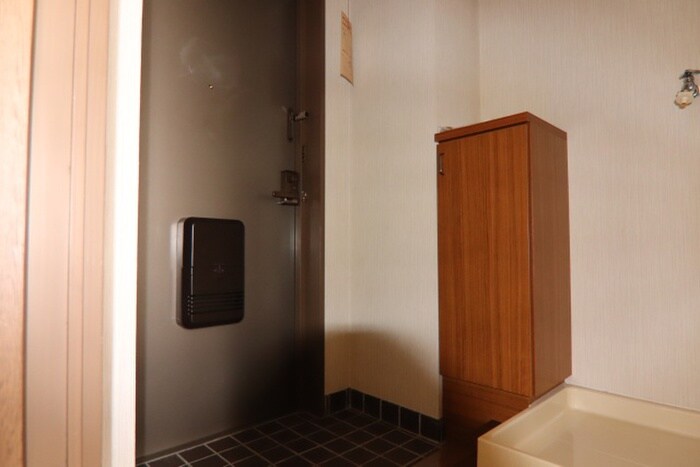 物件内観写真13　(玄関)