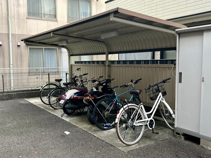 物件外観写真3　(駐輪場)