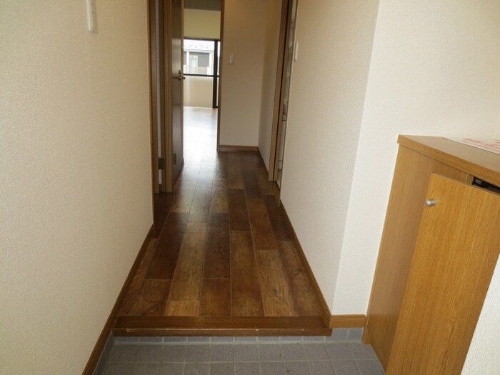 物件内観写真7　(玄関)