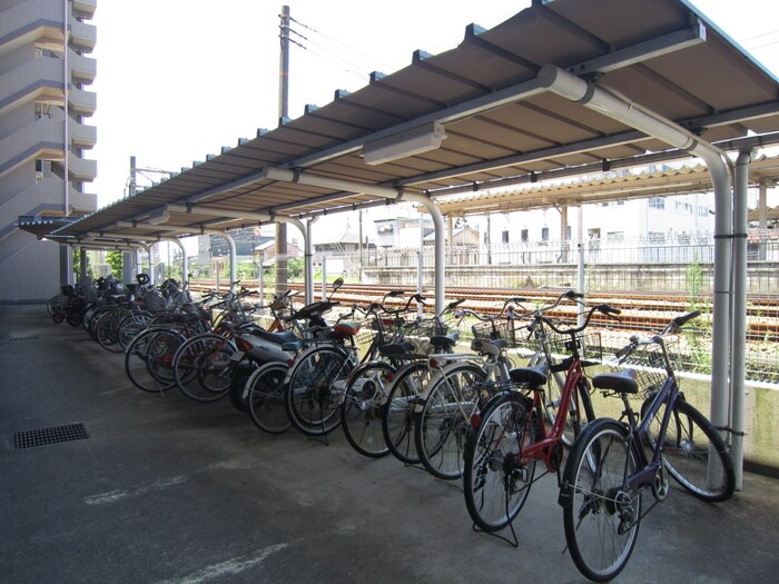 物件外観写真5　(駐輪場)