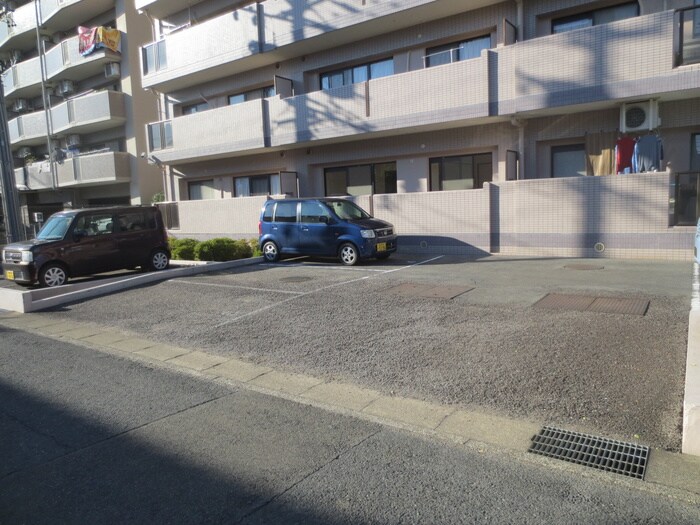 物件外観写真6　(駐車場)