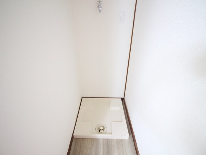 物件内観写真14　(洗濯機置場)