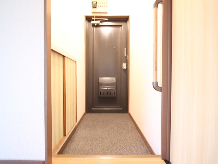 物件内観写真16　(玄関)