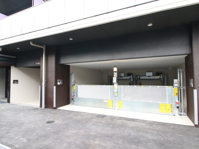 物件外観写真5　(駐車場)