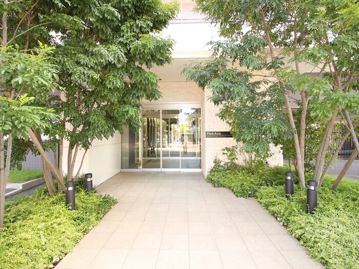 物件外観写真2　(エントランス部分)