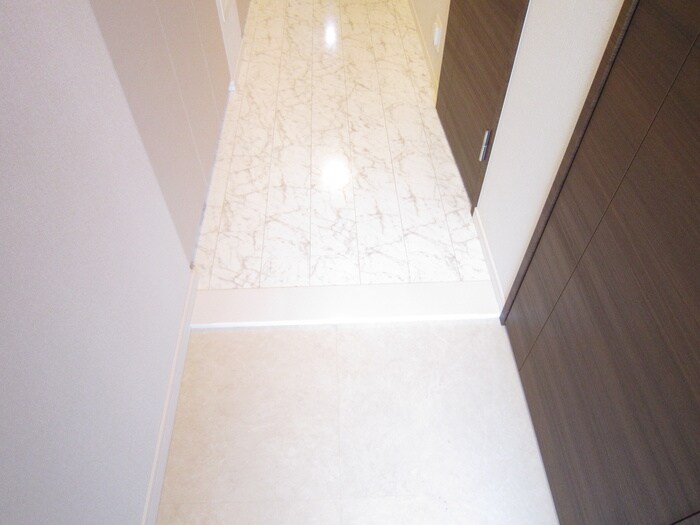 物件内観写真7　(玄関)