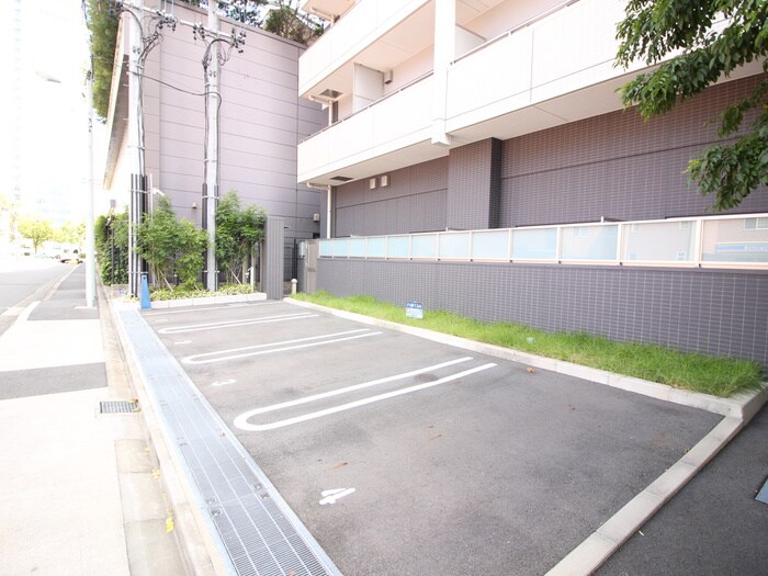 物件外観写真3　(駐車場)