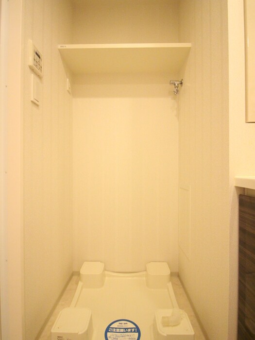 物件内観写真16　(洗濯機置場)