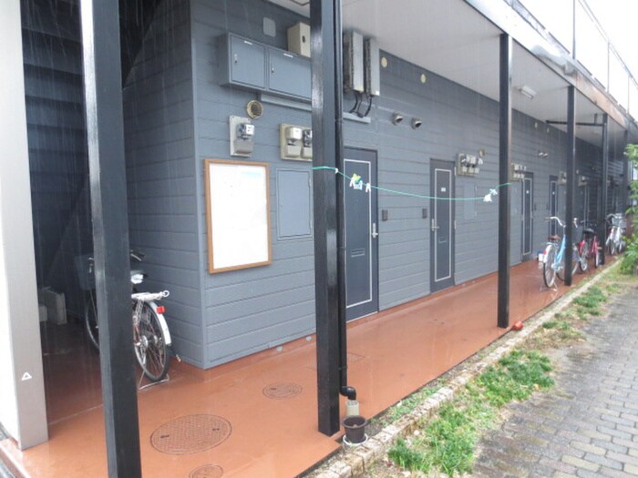 物件外観写真3　(エントランス部分)