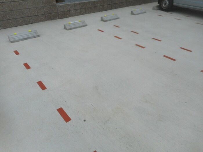 物件外観写真2　(駐車場)