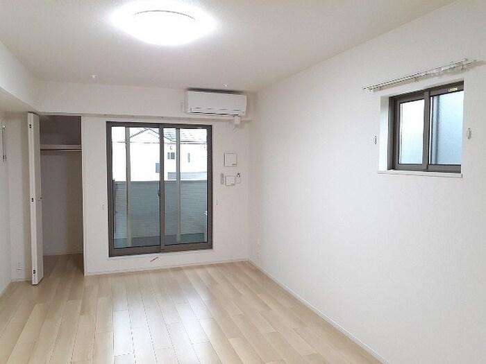 物件内観写真4　(居室)