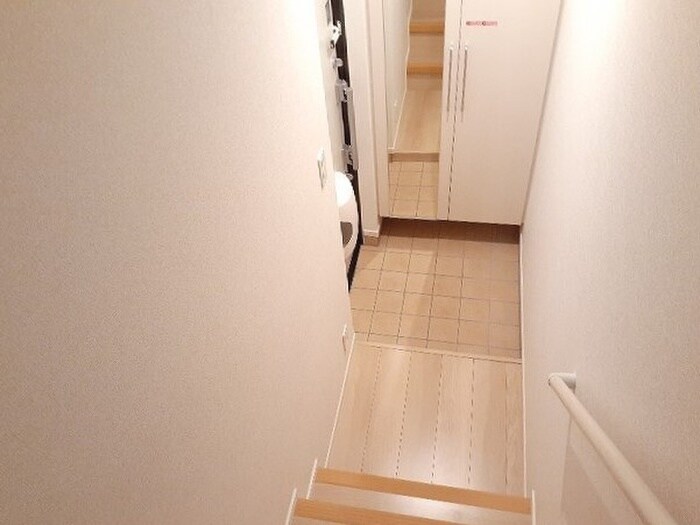 物件内観写真12　(玄関)