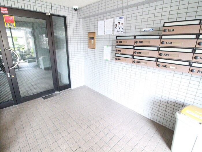 物件外観写真2　(エントランス部分)