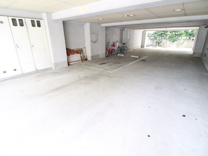 物件外観写真3　(駐車場)