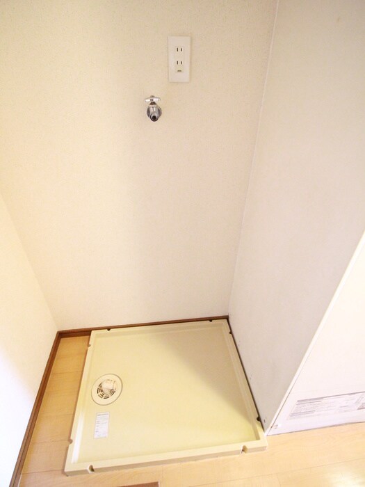 物件内観写真12　(洗濯機置場)