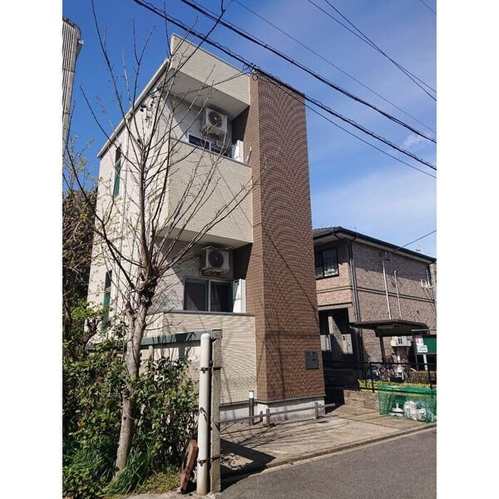 物件外観写真2　(エントランス部分)