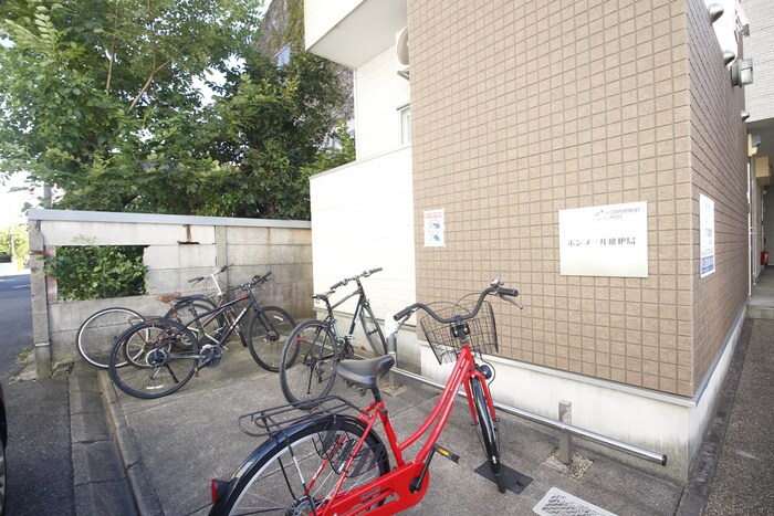 物件外観写真6　(駐輪場)