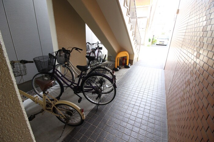 物件外観写真2　(駐輪場)