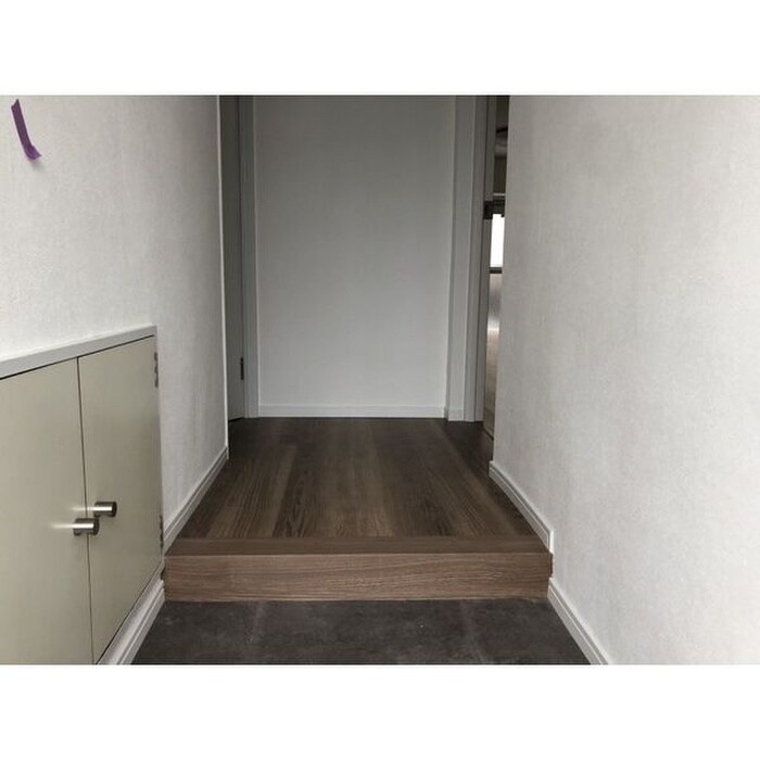 物件内観写真6　(玄関)