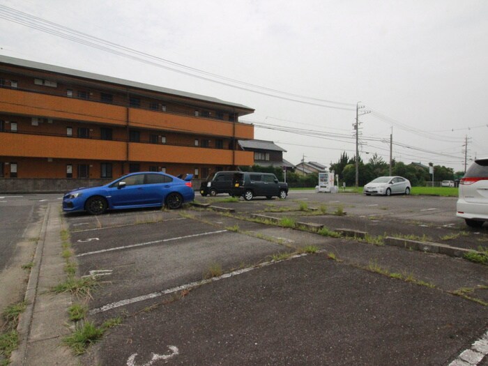 物件外観写真3　(駐輪場)