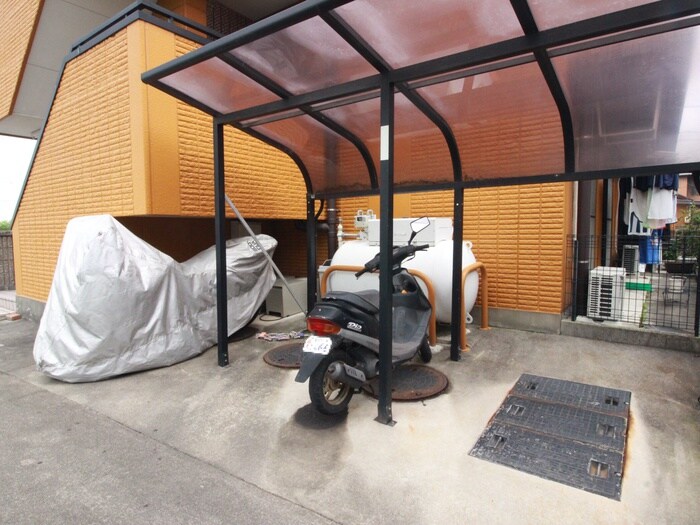 物件外観写真5　(駐輪場)