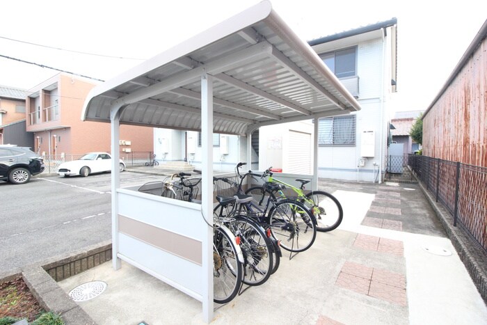 物件外観写真4　(駐輪場)