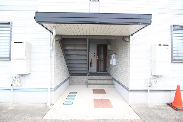 物件外観写真6　(エントランス部分)