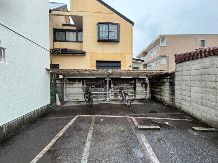物件外観写真5　(駐輪場)