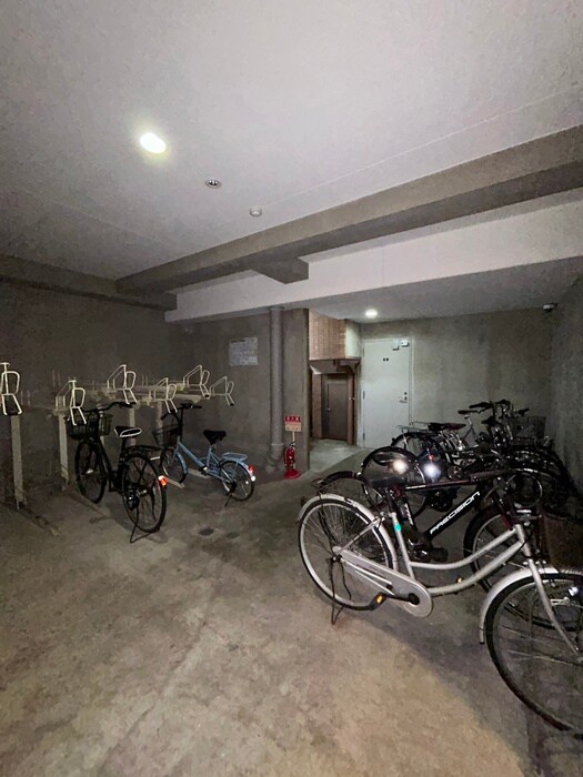 物件外観写真5　(駐輪場)
