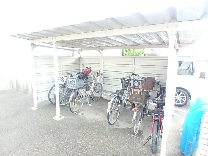 物件外観写真3　(駐輪場)