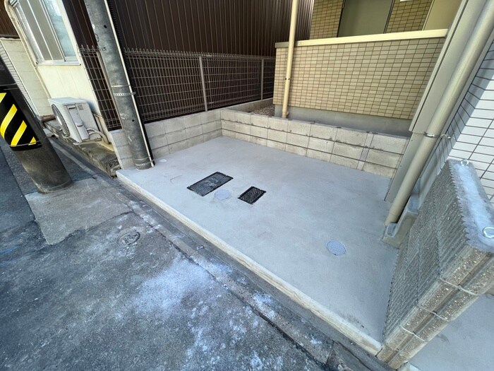 物件外観写真4　(駐輪場)