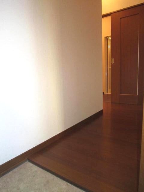 物件内観写真4　(玄関)