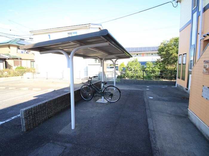 物件外観写真4　(駐輪場)