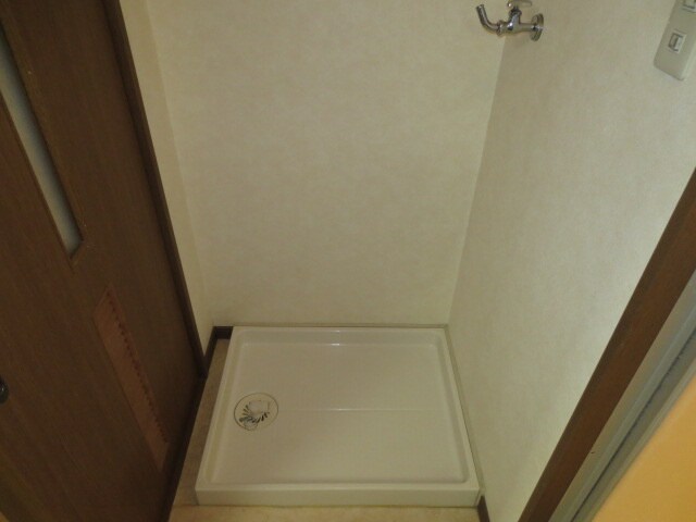 物件内観写真11　(洗濯機置場)