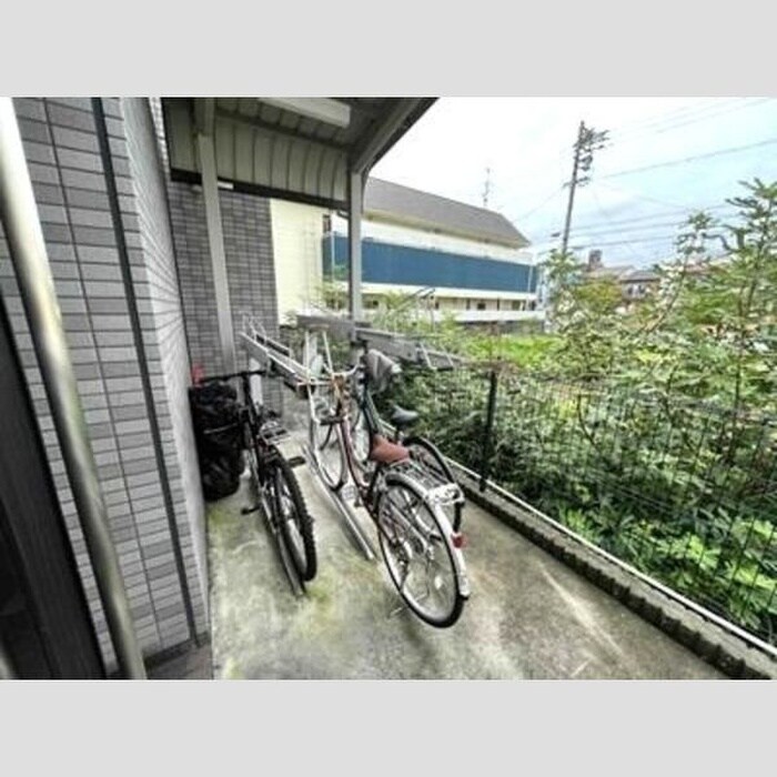 物件外観写真4　(駐輪場)