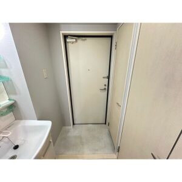 物件内観写真11　(玄関)