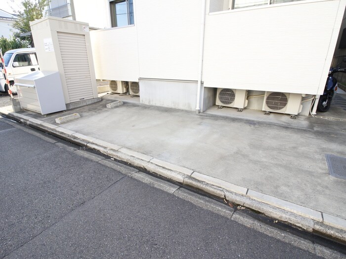 物件外観写真5　(駐車場)