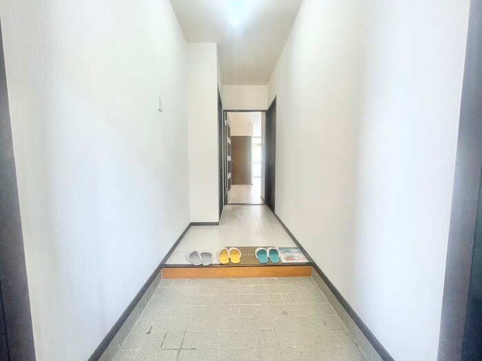 物件内観写真13　(玄関)