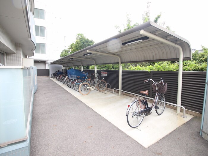 物件外観写真4　(駐輪場)