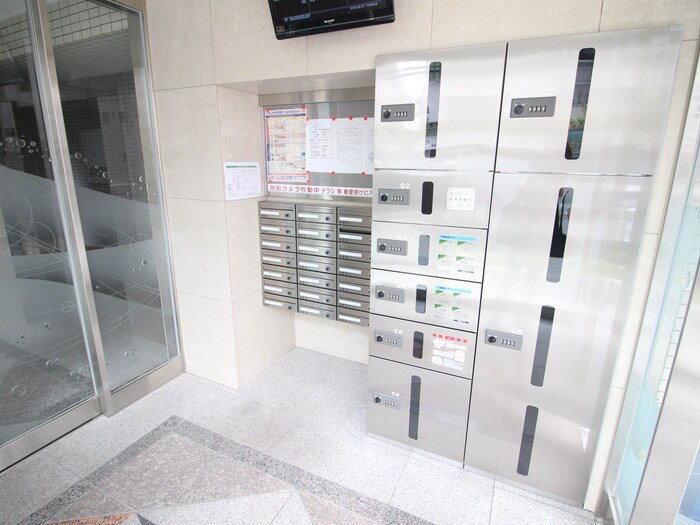 物件外観写真6　(エントランス部分)