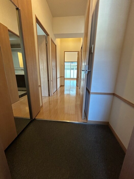 物件内観写真14　(玄関)