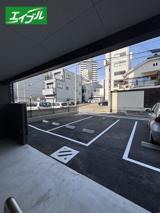 物件外観写真2　(駐車場)